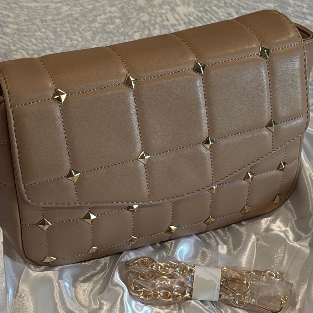 VENUS Tan and Gold Crossbody Bag with Quilted Design. NEW Never Used!! NWOT